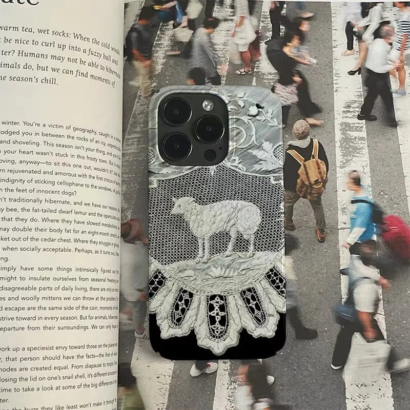Black and White Retro Lamb Phone Case for IPHONE 17 Air 16E 15 PROMAX 14 Plus 13 12 MINI 11 PRO 16Plus XR XS Acrylic Phone Cover